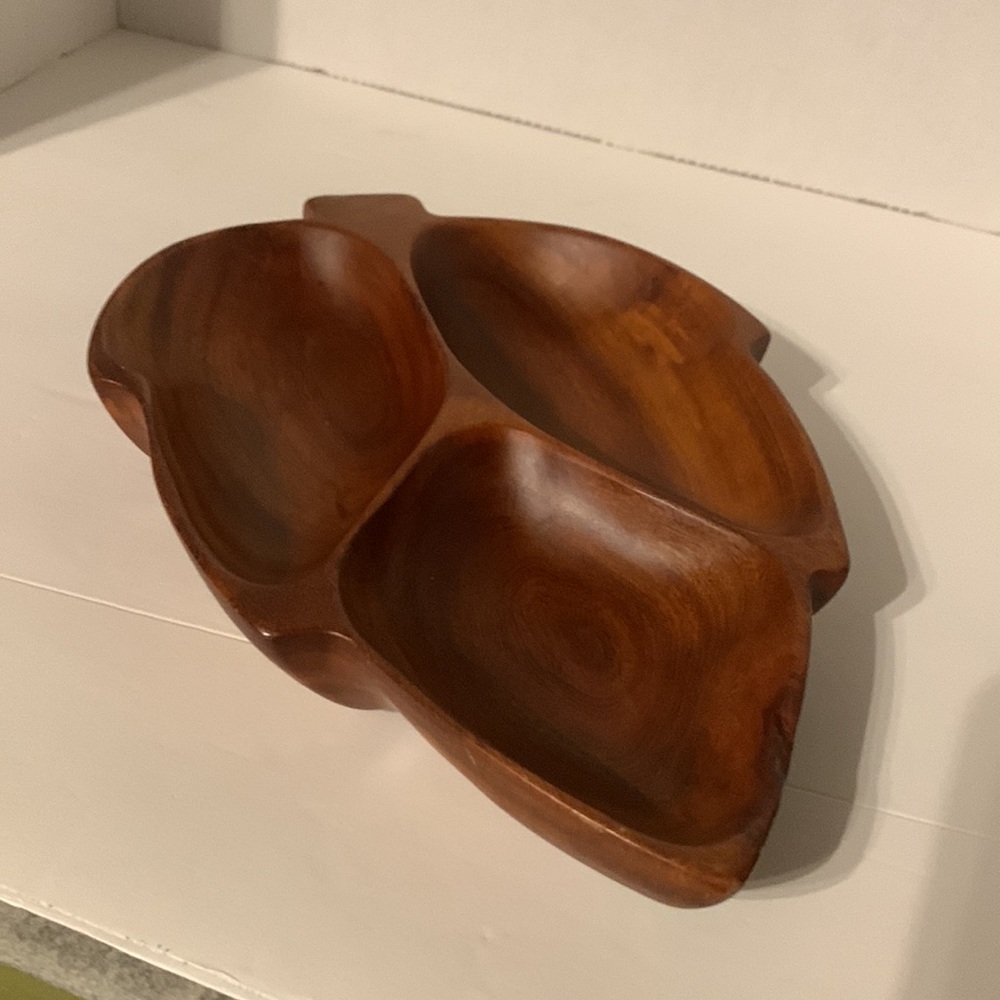 Very pretty Hawaiian, Kamani wood bowl.